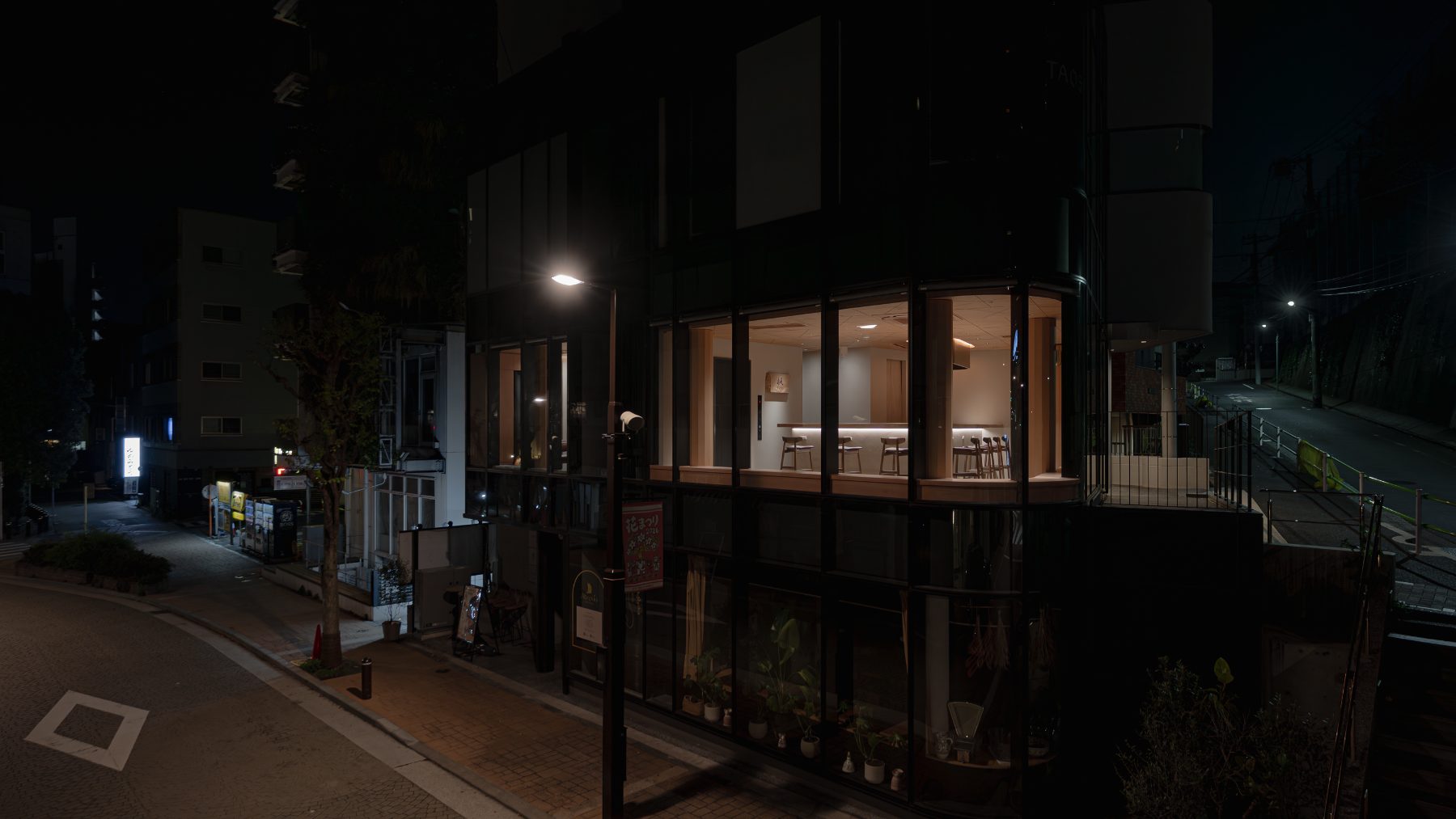 楓 Café 夜間外觀